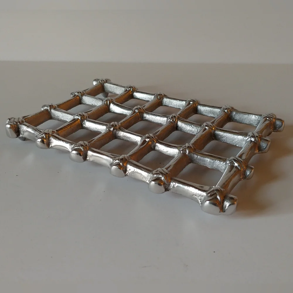 Silver Decorative Grid Hot Plate